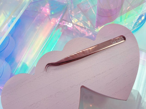 Cleo Mega Volume Tweezer